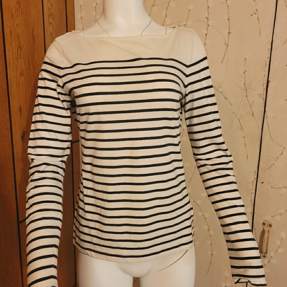 Black and white long sleeve shirt